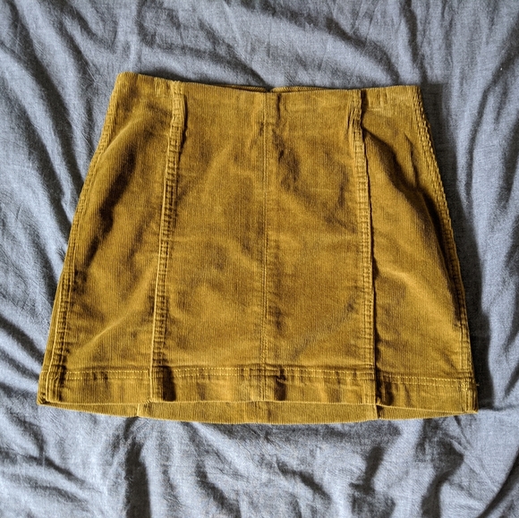 π NWOT Corduroy Mustard Yellow Mini Skirt π - Picture 3 of 6